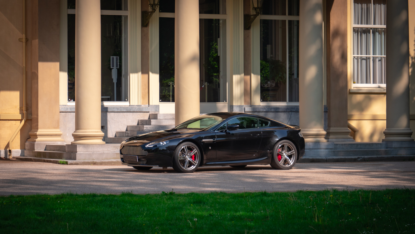Aston Martin V8 Vantage